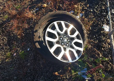 2023 Ford Maverick Lariat z USA, uszkodzony, nr VIN 3FTTW8E32PRA68274